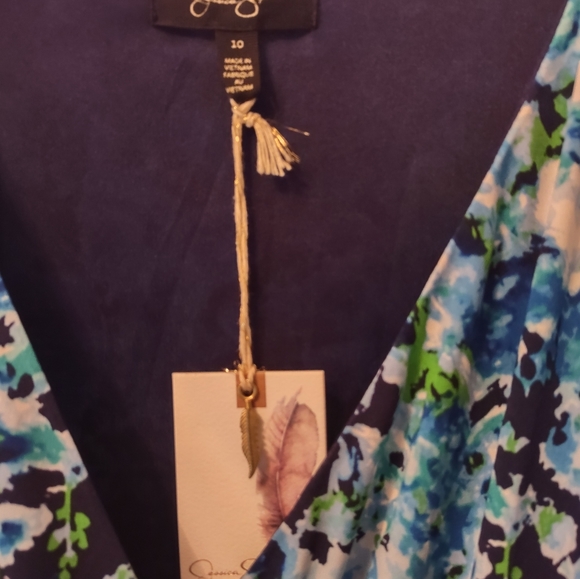 Dress - Picture 6 of 7